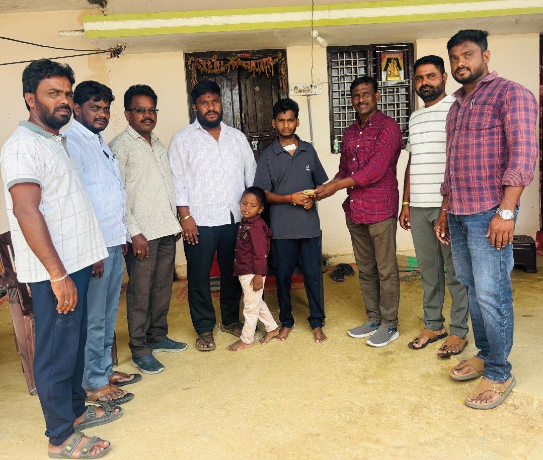 పులికుంట్లలో అనారోగ్య బాధితుడికి 'కెఎంపి హెల్పింగ్ హండ్స్' ఆర్థిక సహాయం